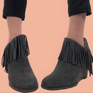 🕷 Lucky Brand Grey Suede Fringe Yachin Wedge Ankle Booties